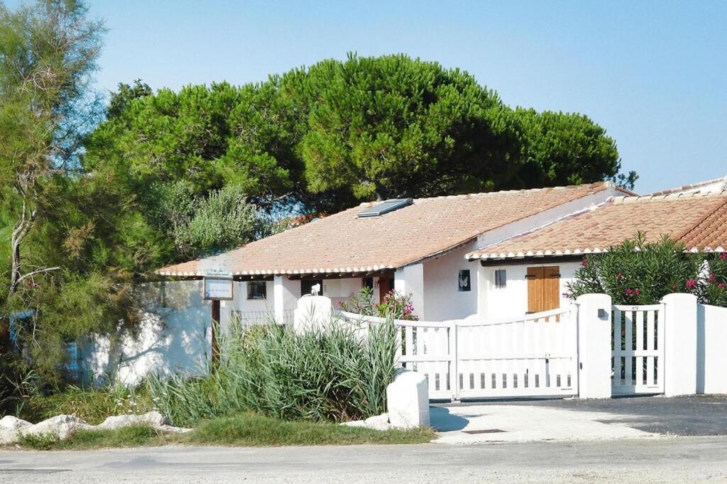 Holiday Home With Shared Pool Saintes-Maries-de-la-Mer Eksteriør billede